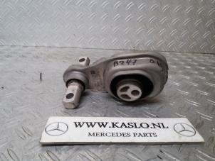 Used Engine mount Mercedes B (W247) 2.0 B-200d Price € 30,00 Margin scheme offered by kaslo auto parts