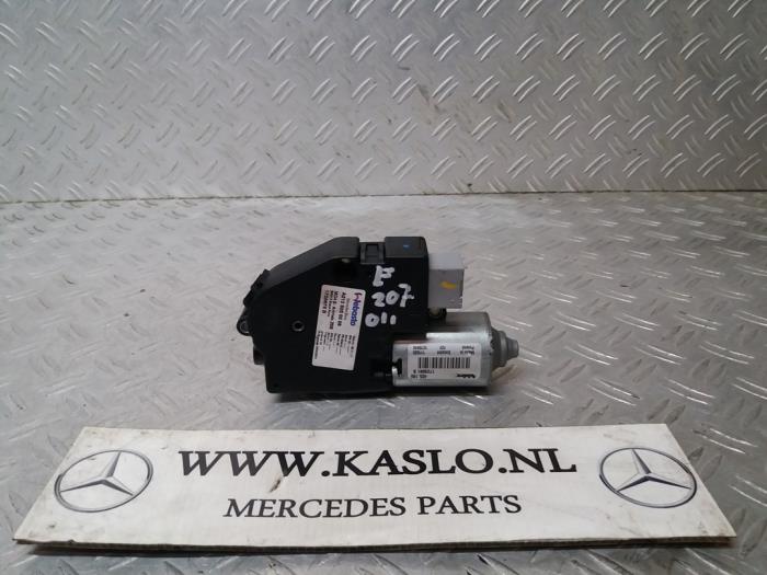 Schiebedach Motor van een Mercedes-Benz E (C207) E-220 CDI 16V BlueEfficiency 2011