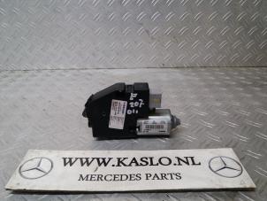 Używane Silnik szyberdachu Mercedes E (C207) E-220 CDI 16V BlueEfficiency Cena € 100,00 Procedura marży oferowane przez kaslo auto parts