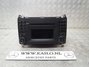 Gebrauchte Radio CD Spieler Mercedes A (W169) 2.0 A-180 CDI 16V 5-Drs. Preis € 50,00 Margenregelung angeboten von kaslo auto parts