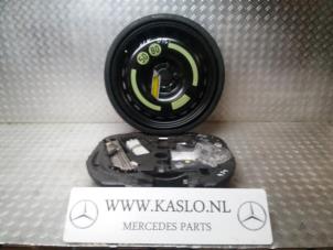 Used Jackkit + spare wheel Mercedes SLK (R172) 1.8 200 16V BlueEFFICIENCY Price € 200,00 Margin scheme offered by kaslo auto parts