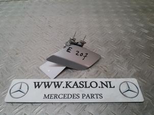 Usados Cubierta lavadora de farosa izquierda Mercedes E (C207) Precio de solicitud ofrecido por kaslo auto parts