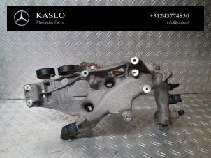 Support dynamo bas d'un Mercedes-Benz B (W246/W242) 1.8 B-200 CDI BlueEFFICIENCY 16V 2013