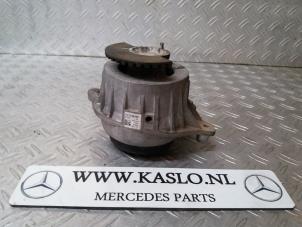 Usagé Support moteur Mercedes E (W213) E-220d 2.0 Turbo 16V Prix € 25,00 Règlement à la marge proposé par kaslo auto parts