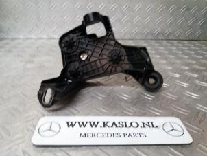 Usagé Support (divers) Mercedes E (W213) E-220d 2.0 Turbo 16V Prix sur demande proposé par kaslo auto parts