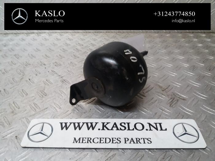 Begagnade Luftpump (fjädring) Mercedes SL (R230) 5.0 SL-500 V8 24V Pris på förfrågan erbjuds av kaslo auto parts