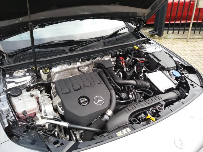 Getriebe van een Mercedes-Benz CLA Shooting Brake (118.6) 1.3 CLA-200 Turbo 16V 2020