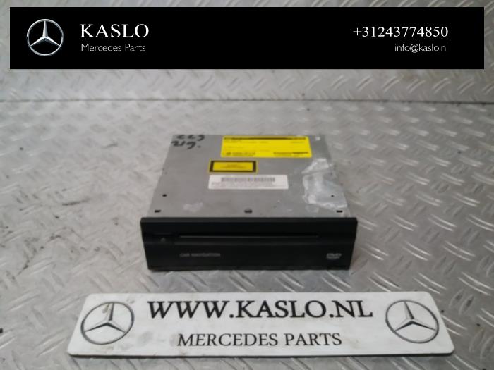 Używane Odtwarzacz DVD Mercedes CLS (C219) 350 3.5 V6 18V Cena € 100,00 Procedura marży oferowane przez kaslo auto parts