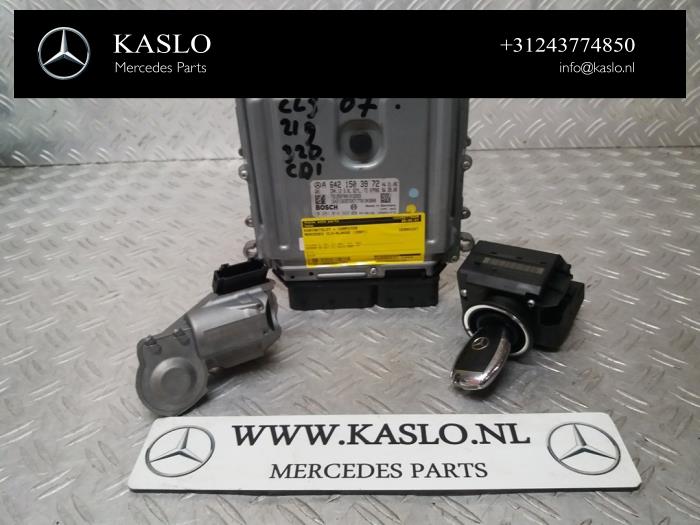 Used Ignition lock + computer Mercedes CLS (C219) 320 CDI 24V Price € 350,00 Margin scheme offered by kaslo auto parts
