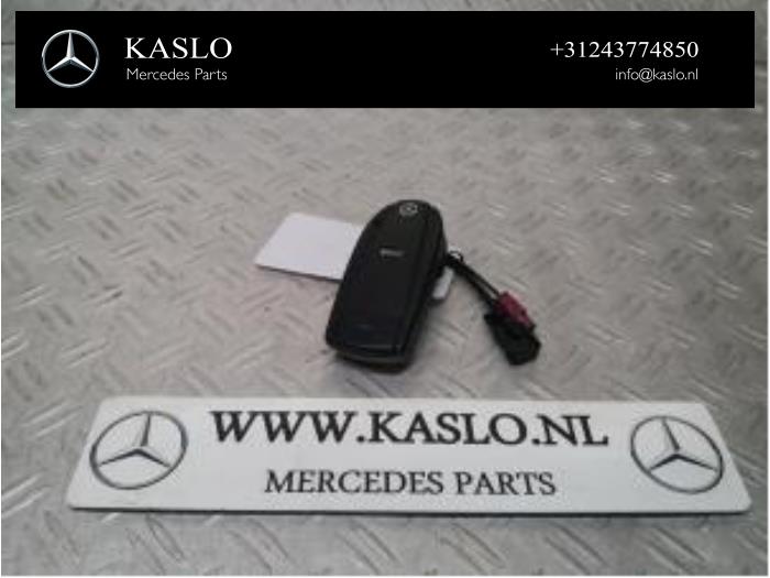 Begagnade Bluetooth-modul Mercedes CLS (C219) 320 CDI 24V Pris € 50,00 Marginaltabell erbjuds av kaslo auto parts