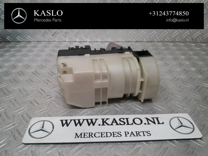 Używane Rózne Mercedes CLS (C219) 320 CDI 24V Cena na żądanie oferowane przez kaslo auto parts