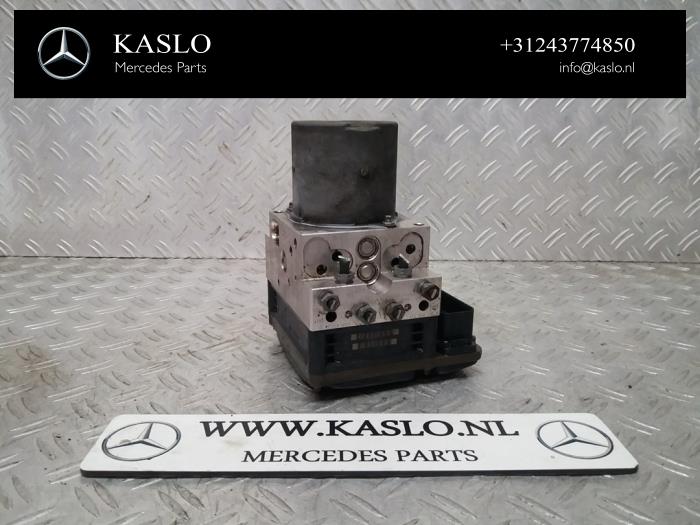 Używane Pompa ABS Mercedes CLS (C219) 320 CDI 24V Cena na żądanie oferowane przez kaslo auto parts