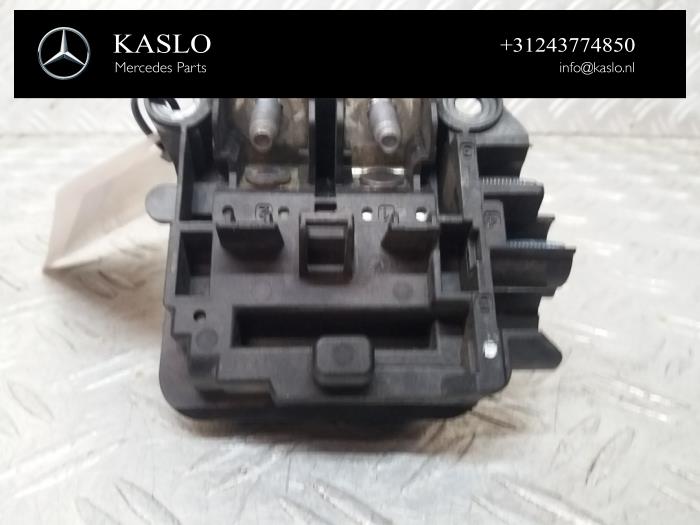 Usagé Divers Mercedes C (W205) C-200 1.6 CDI BlueTEC, C-200 d 16V Prix sur demande proposé par kaslo auto parts