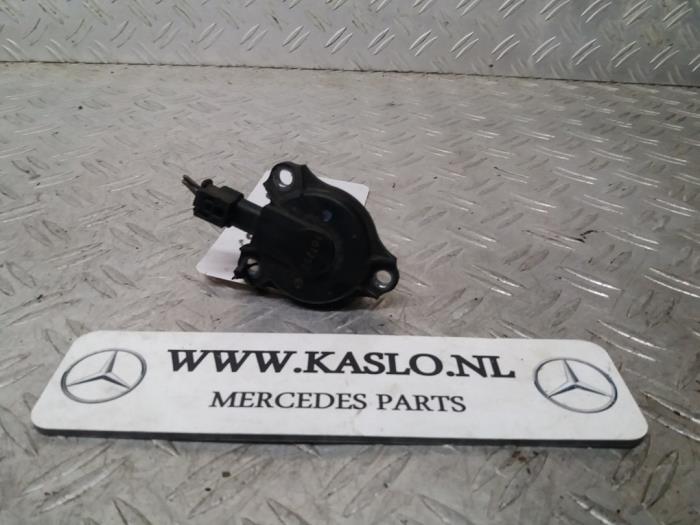 Nockenwelle Verstellung van een Mercedes-Benz C (W204) 1.8 C-180 CGI 16V 2012