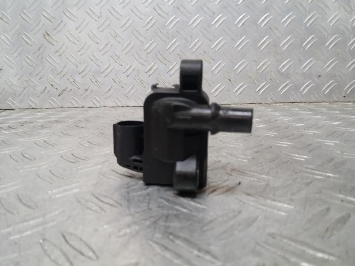 Pen ignition coil from a Mercedes-Benz C (W204) 3.5 C-350 CGI V6 24V 2012