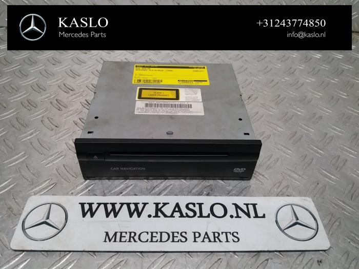Używane Odtwarzacz DVD Mercedes CLS (C219) 320 CDI 24V Cena € 150,00 Procedura marży oferowane przez kaslo auto parts