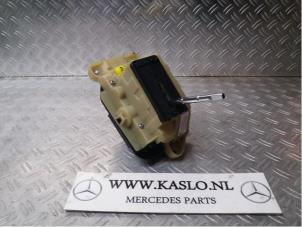Used Gear stick Mercedes SLK (R172) 2.1 250 CDI 16V BlueEFFICIENCY Price € 100,00 Margin scheme offered by kaslo auto parts