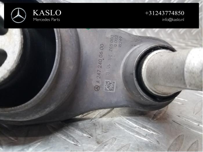 Engine mount from a Mercedes-Benz A (177.0) 1.3 A-180 Turbo 16V 2019