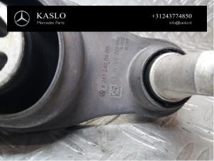 Engine mount from a Mercedes-Benz A (177.0) 1.3 A-180 Turbo 16V 2019