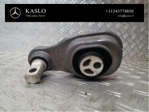 Engine mount from a Mercedes-Benz A (177.0) 1.3 A-180 Turbo 16V 2019