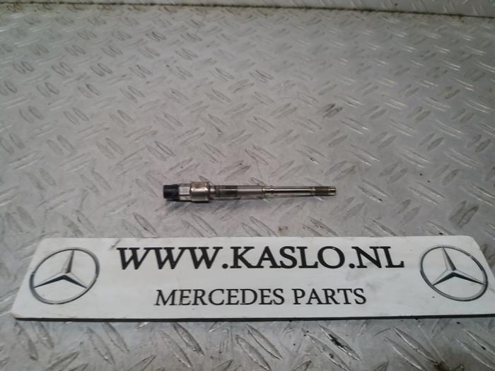 Bougie de préchauffage d'un Mercedes-Benz S (W222/V222/X222) 3.0 S-350 BlueTec, S-350 d 24V 2015