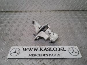 Used Rear door hinge, left Mercedes A (W176) 1.5 A-180 CDI, A-180d 16V Price € 50,00 Margin scheme offered by kaslo auto parts