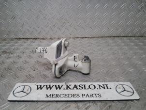 Usagé Charnière porte avant droite Mercedes A (W176) 1.5 A-180 CDI, A-180d 16V Prix € 50,00 Règlement à la marge proposé par kaslo auto parts