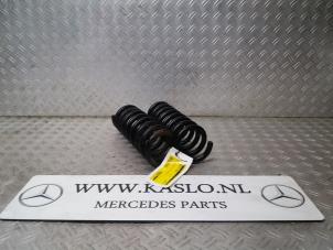 Usados Muelle helicoidal detrás Mercedes SLK (R172) 2.1 250 CDI 16V BlueEFFICIENCY Precio de solicitud ofrecido por kaslo auto parts
