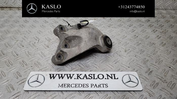 Used Engine mount Mercedes A (W176) 1.8 A-180 CDI 16V Autom. Price € 20,00 Margin scheme offered by kaslo auto parts