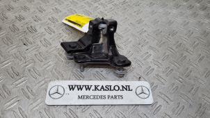 Used Front door hinge, right Mercedes C (W205) C-200 1.6 CDI BlueTEC, C-200 d 16V Price on request offered by kaslo auto parts