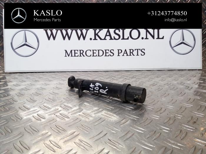 Używane Spryskiwacz reflektorów Mercedes CLK (C209) 2.6 240 V6 18V Cena € 20,00 Procedura marży oferowane przez kaslo auto parts