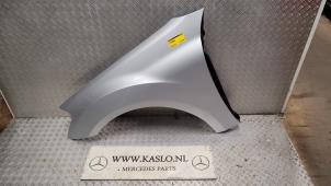 Używane Ekran lewy przód Mercedes ML II (164/4JG) 3.0 ML-320 CDI 4-Matic V6 24V Cena € 100,00 Procedura marży oferowane przez kaslo auto parts