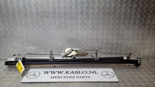 Gebrauchte Rollo hinten Mercedes E (W211) Preis € 100,00 Margenregelung angeboten von kaslo auto parts