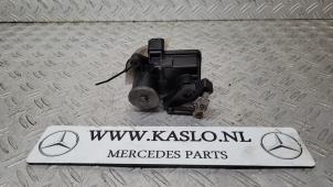 Used Intake manifold actuator Mercedes E (W211) 3.0 E-320 CDI V6 24V Price € 50,00 Margin scheme offered by kaslo auto parts