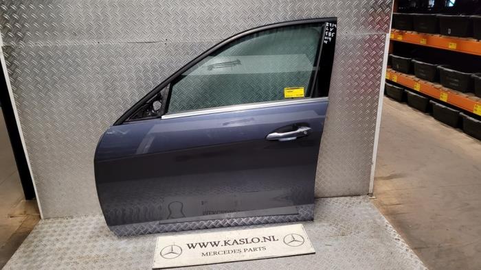 Puerta de 4 puertas izquierda delante de un Mercedes-Benz E (W212) E-300 V6 24V BlueEFFICIENCY 2014
