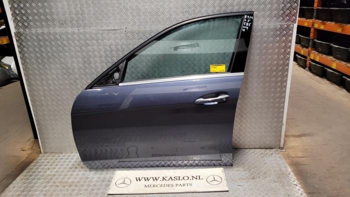 Puerta de 4 puertas izquierda delante de un Mercedes-Benz E (W212) E-300 V6 24V BlueEFFICIENCY 2014