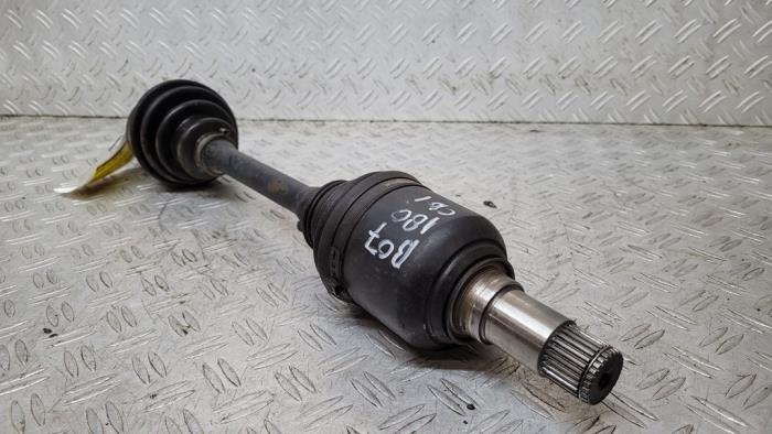 Front drive shaft, left from a Mercedes-Benz B (W245,242) 2.0 B-180 CDI 16V 2007