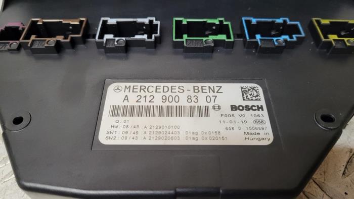 Fuse box from a Mercedes-Benz E (C207) E-220 CDI 16V BlueEfficiency 2011