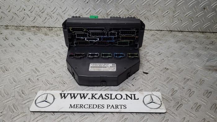 Fuse box from a Mercedes-Benz E (C207) E-220 CDI 16V BlueEfficiency 2011
