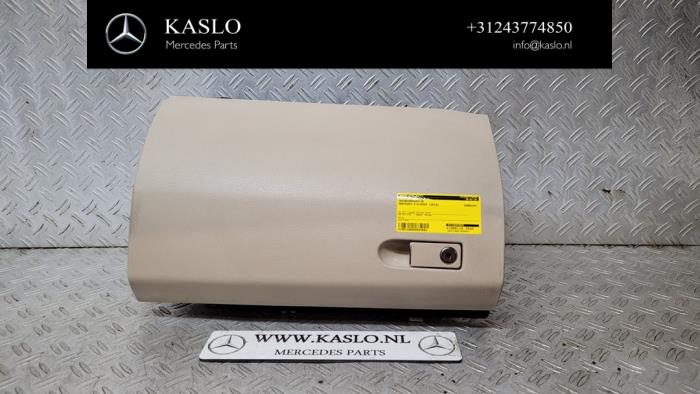 Begagnade Handskfack Mercedes E (W212) E-300 V6 24V BlueEFFICIENCY Pris på förfrågan erbjuds av kaslo auto parts