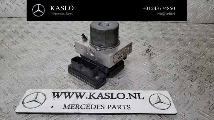 Begagnade ABS-pump Mercedes E (W212) E-300 V6 24V BlueEFFICIENCY Pris € 50,00 Marginaltabell erbjuds av kaslo auto parts