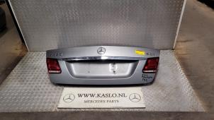 Używane Tylna klapa Mercedes E (W212) E-220 CDI 16V BlueEfficiency Cena € 300,00 Procedura marży oferowane przez kaslo auto parts