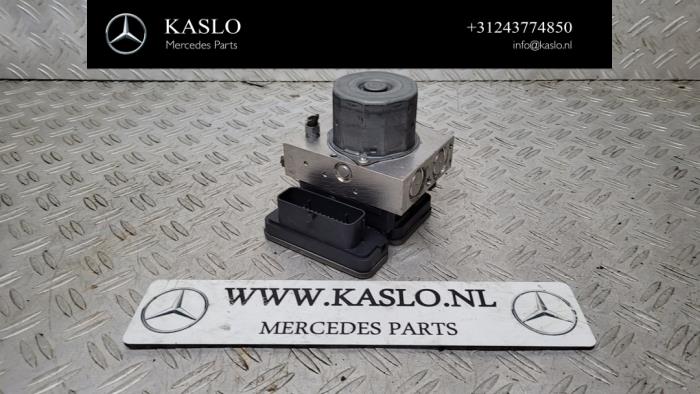 Używane Pompa ABS Mercedes E (W212) E-220 CDI 16V BlueEfficiency Cena € 50,00 Procedura marży oferowane przez kaslo auto parts