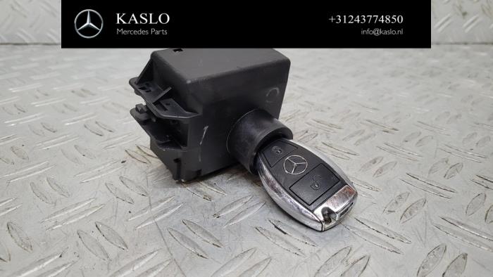 Ignition lock + computer from a Mercedes-Benz A (W176) 1.5 A-180 CDI, A-180d 16V 2012