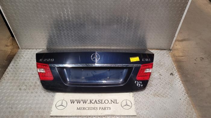 Tailgate from a Mercedes-Benz E (W212) E-220 CDI 16V BlueEfficiency 2013