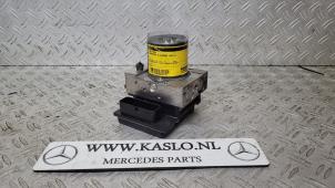 Używane Pompa ABS Mercedes E (W212) E-220 CDI 16V BlueEfficiency Cena € 150,00 Procedura marży oferowane przez kaslo auto parts