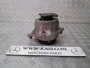 Używane Wspornik silnika Mercedes C (W205) C-300d 2.0 Turbo 16V Cena € 25,00 Procedura marży oferowane przez kaslo auto parts