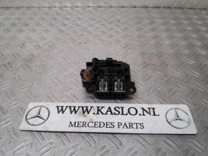 Usados Varios Mercedes C (W205) C-300d 2.0 Turbo 16V Precio € 30,00 Norma de margen ofrecido por kaslo auto parts