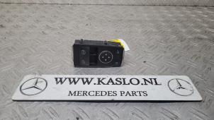 Used Electric window switch Mercedes SLK (R172) 1.8 200 16V BlueEFFICIENCY Price € 50,00 Margin scheme offered by kaslo auto parts