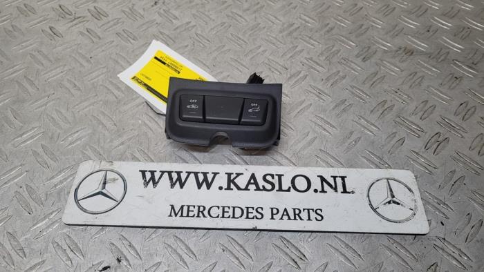 Alarm module from a Mercedes-Benz SLK (R172) 1.8 200 16V BlueEFFICIENCY 2012